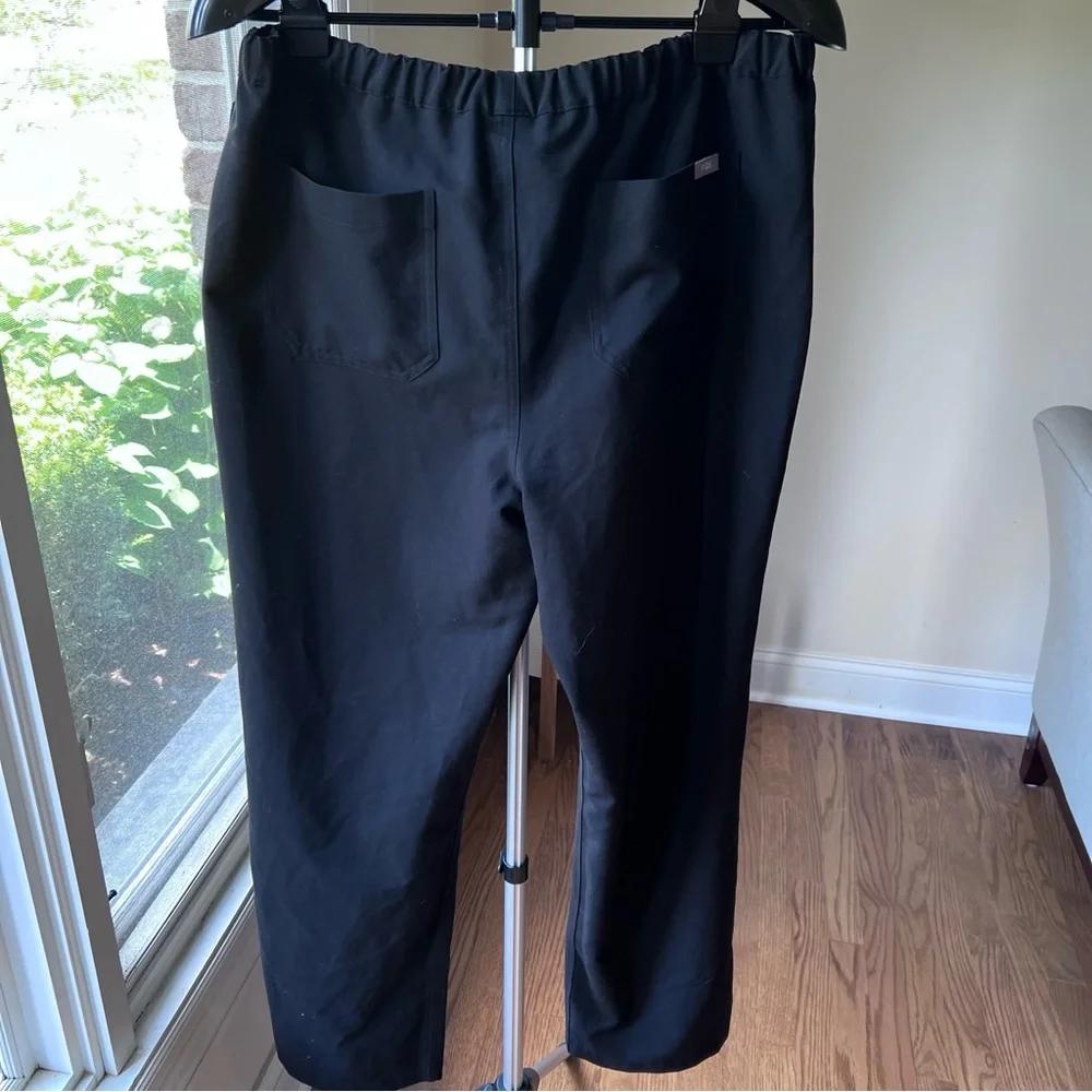 Figs Men's Black Scrub Pants with Gray Drawstring
